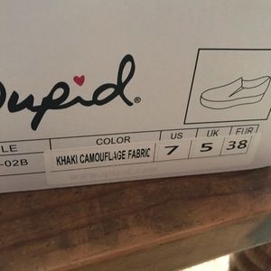 New in box Camo Quipid slip ons